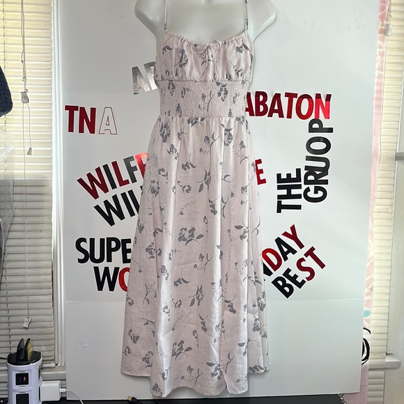 Wilfred Dresses & Skirts - - Aritzia color gris/ardoise Genoa Linen Midi Dress